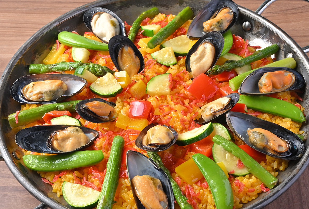 魚介香る春のパエリア